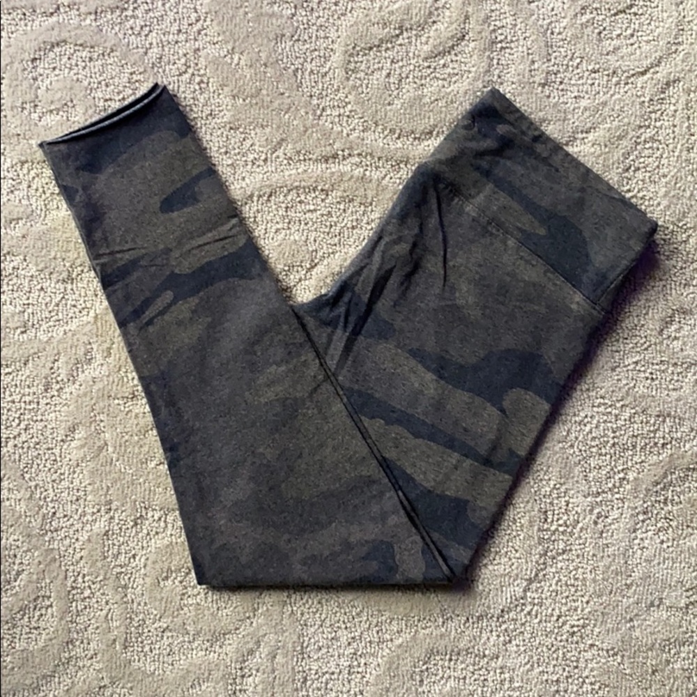 Tna | Cropped Equator Legging in Green Camouflage